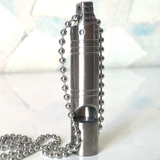 Аварийный свисток из титанового сплава, звук высокого децибела, компактный размер, портативный свисток для выживания и безопасности с шейной цепочкой