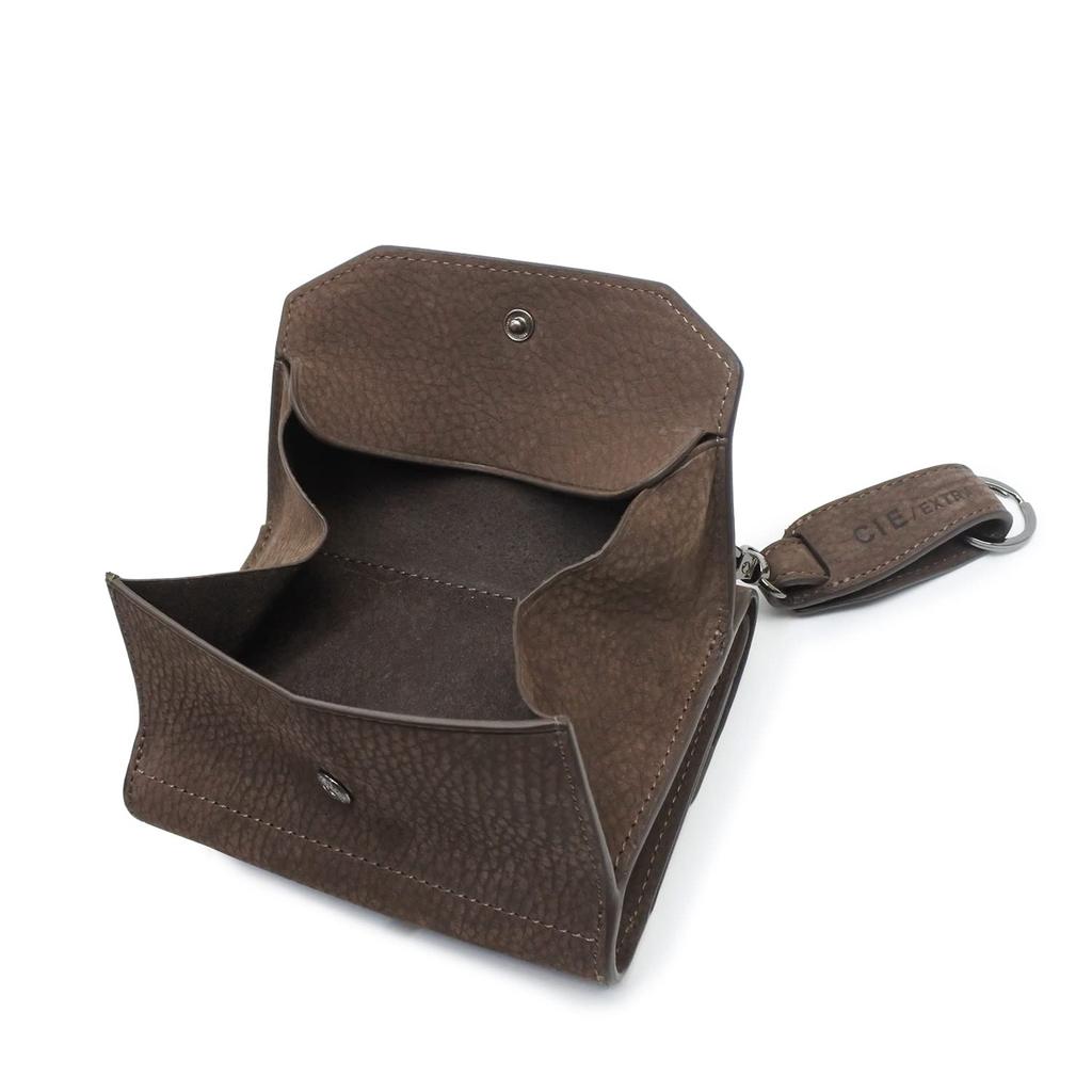 CIE FOLK СРЕДНИЙ КОШЕЛЕК СЕРЫЙ Кошелек из натуральной кожи нубук тройного сложения с застежкой на липучке и светоотражающим дизайном, многокарманный, коробчатый отдел для монет