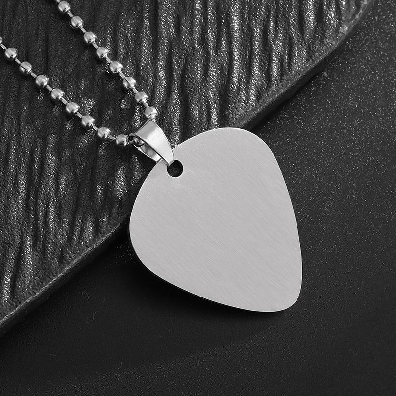 Stainless Steel Glossy Guitar Pick Pendant Necklace for Men and Women, Simple Fashion Jewelry, Couple Gift
