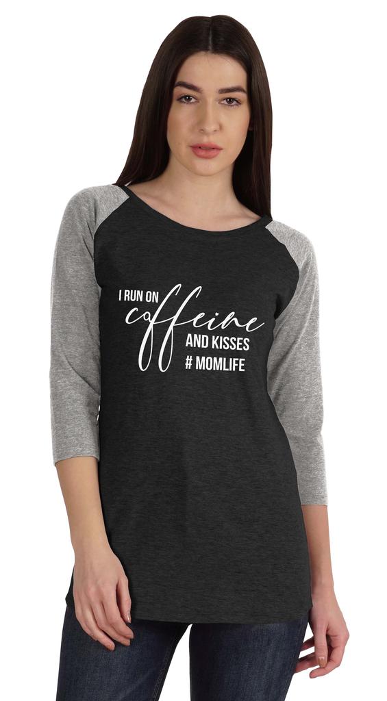 Inkmeso Футболка с принтом «Я бегу на кофеине и поцелуях» #Momlife для женщин
