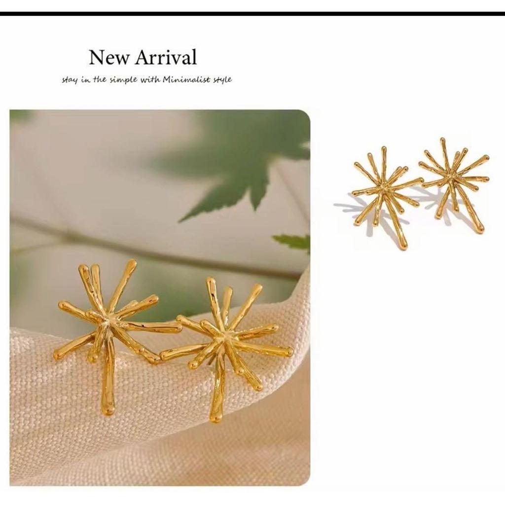 Used Earrings, luxury, gold, high-class, elegant, mature, sophisticated, accessory