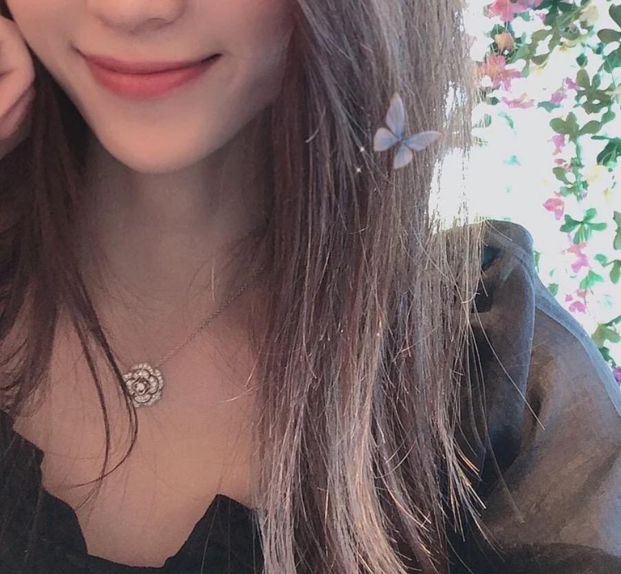 Flower Hollowed Out Necklace Pendant with zircon, Exquisite for Daily Wear and Gift Giving, Essential for Birthdays