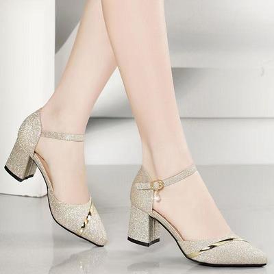 Лето 2025 новая корейская версия популярных остроносых сандалий на толстом каблуке с ремешком через подъем женские модные остроносые сандалии с пуговицей на ремешке