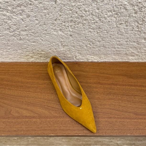 2025 новые остроносые корейские минималистичные ретро маленькие туфли-лодочки~ осенние с неглубоким вырезом, универсальные для работы, женские туфли на низком каблуке