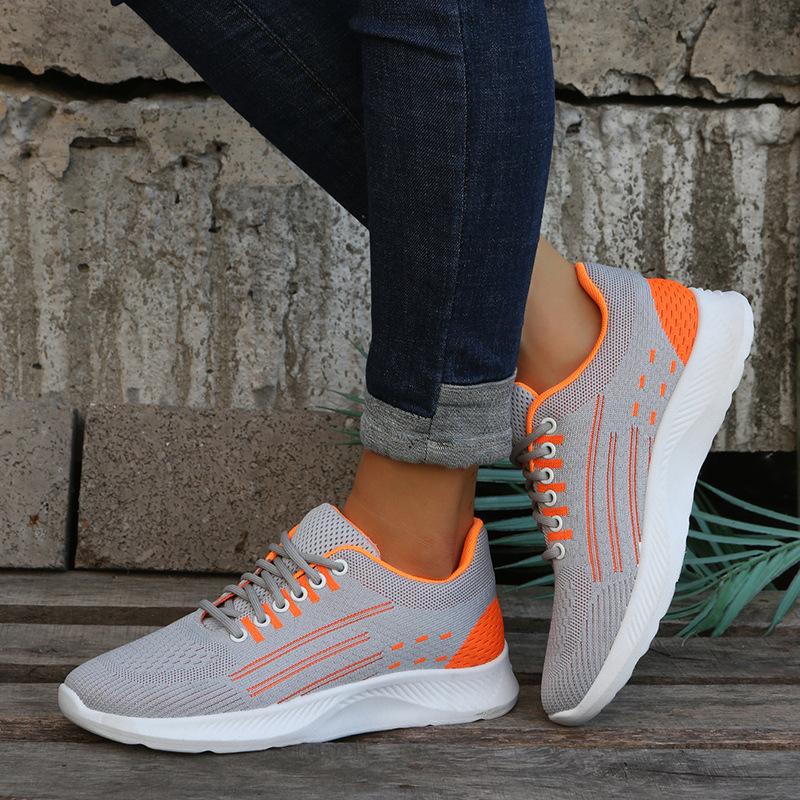 Обувь большого размера. Трикотажная обувь. Женская повседневная спортивная обувь с плоской подошвой и остроконечной шнуровкой.