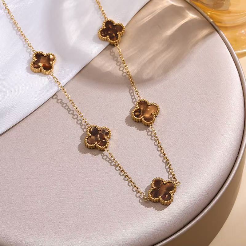 Изысканная 18-каратная титановая сталь не теряет цвет Четырехлистный клевер Двусторонняя перламутровая Пять цветков Ожерелье Цепочка для ключицы женская