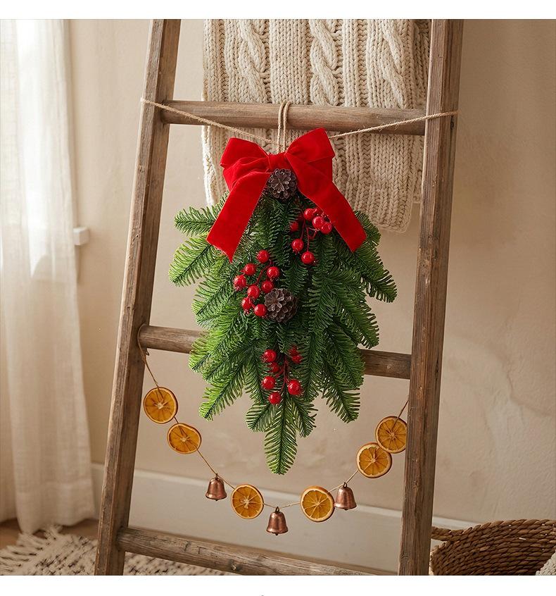 Classic Red and Green Plaid Christmas Wreath for Door or Hotel Decoration