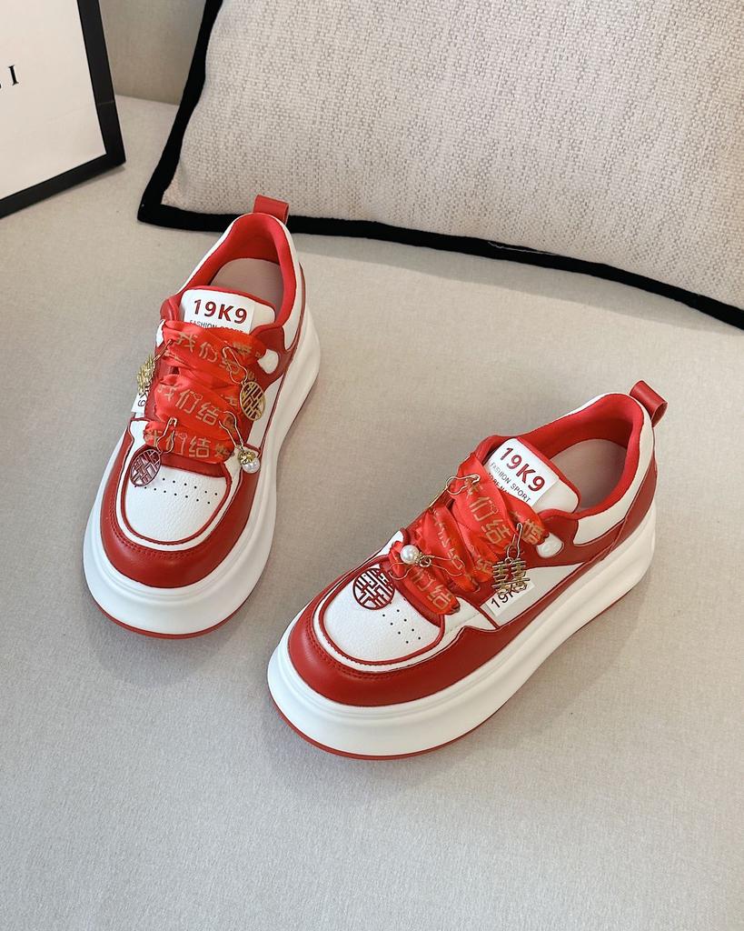 Ханьфу красные свадебные туфли Сюхэ 2025 новые Туфли на удачу на Новый год платформа увеличение внутренней высоты 7 см кожаные повседневные кеды