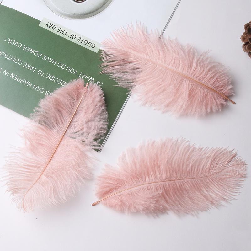 Большие страусиные перья 15-20 см для свадебных композиций и сценического реквизита