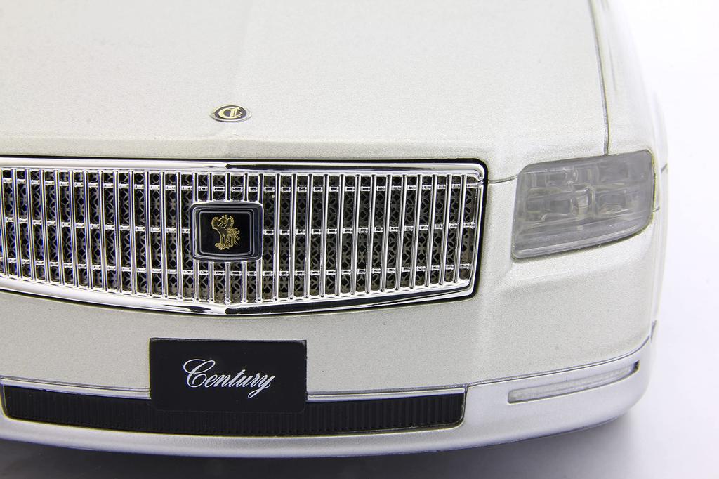 Самурай Toyota Century Silver Готовый продукт KSR18036S 1/18