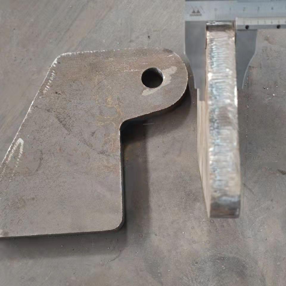 Compatible with Hongchang Tianma dump truck: automatic chain-locking hook, rear door lock hook, and slag dump bucket.