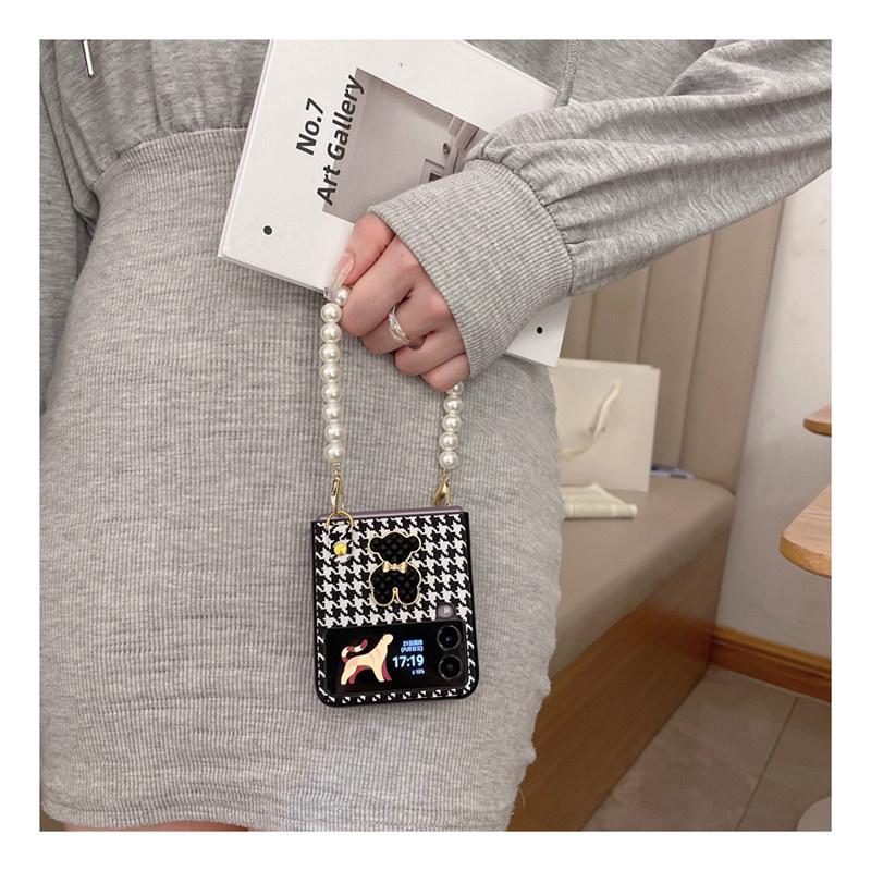 Luxury Classic Houndstooth Bear Phone Case For Samsung Galaxy Z Flip 3 Z Flip 4 Z Flip 5g Leather Bracelet Protector Cover Para