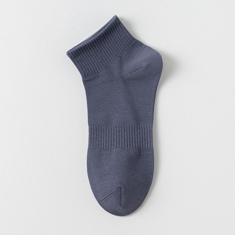 Мужские летние тонкие однотонные дышащие и влагоотводящие спортивные носки до середины икры