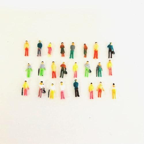 Freell N Gauge 1/150 Miniature Figures, Random Set of 100, for Railway Models, Dioramas, and Diorama Designs, Standing and Sitting Poses, Layouts, and