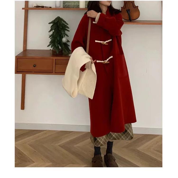 Стильное и модное однотонное шерстяное пальто с роговыми пуговицами для осени и зимы