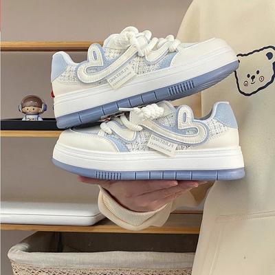 Модные свежие маленькие белые туфли женские осенние новые универсальные туфли на доске с маленьким ароматным ветром