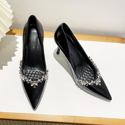 Осень новые одинарные туфли острый носок стразы высокий каблук лакированная кожа черный V-образный вырез сексуальный тонкий каблук мелкий вырез универсальные