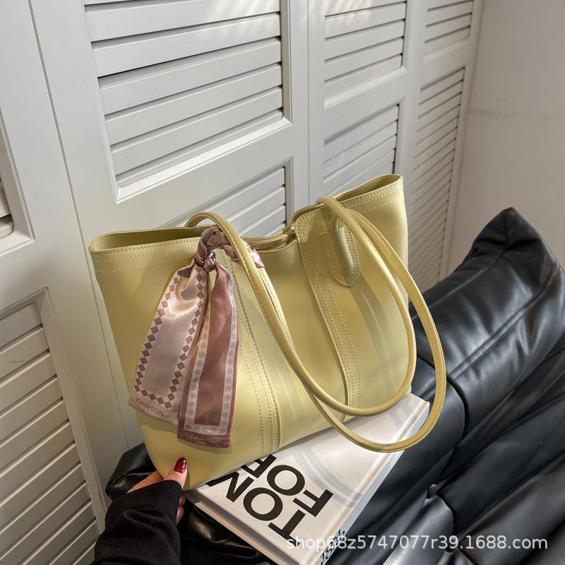 Textured bag women's 2025 new autumn and winter versatile shoulder bag women's popular class commuter tote bag