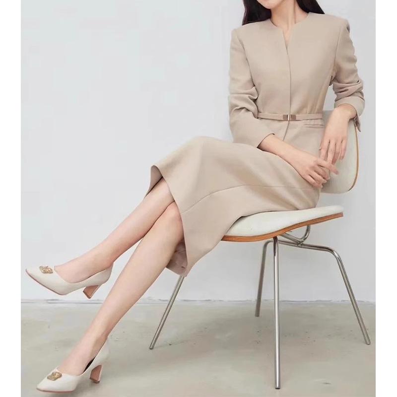 Элегантный комплект с юбкой-блейзером и высокой талией