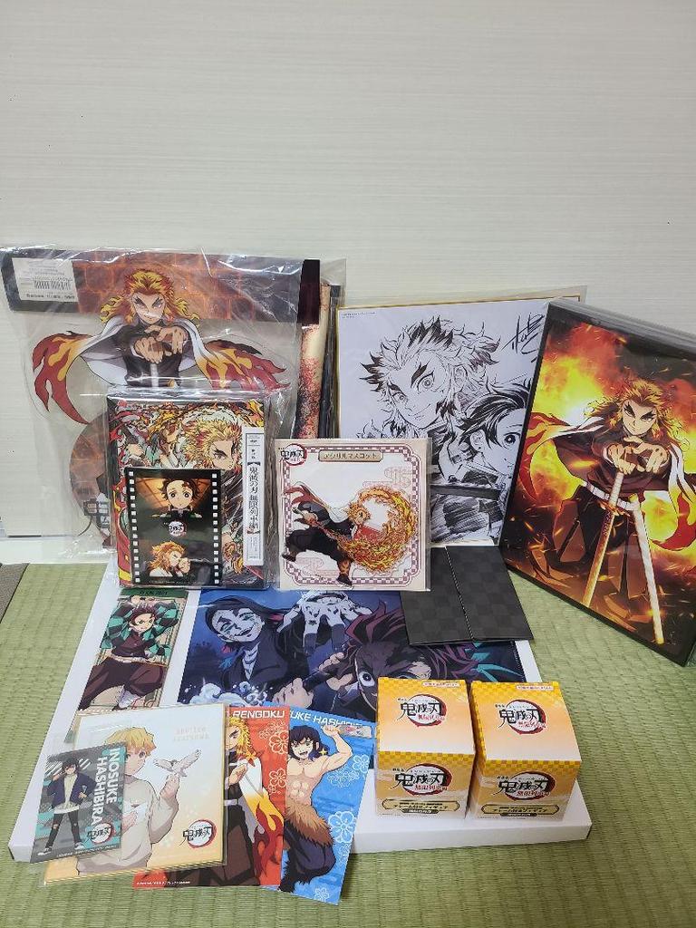 [USED] Character Goods Set, Limited Edition with Art Book and DVD Bonus