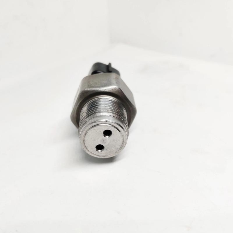 89458-60010 Fuel Rail Pressure Sensor 499000-6080 499000-6081 For Toyota Avensis RAV4 Hino Hiace Hilux Prado 3.0 D4D