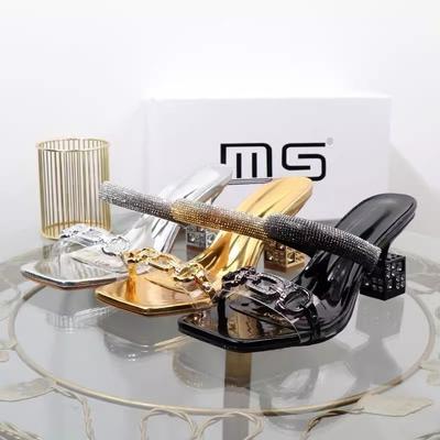 Мода Мода Женские тапочки Лето Новые Квадратный носок Каблуки С мелким вырезом Кристалл Металлическая пряжка Женская обувь Темперамент Женские сандалии