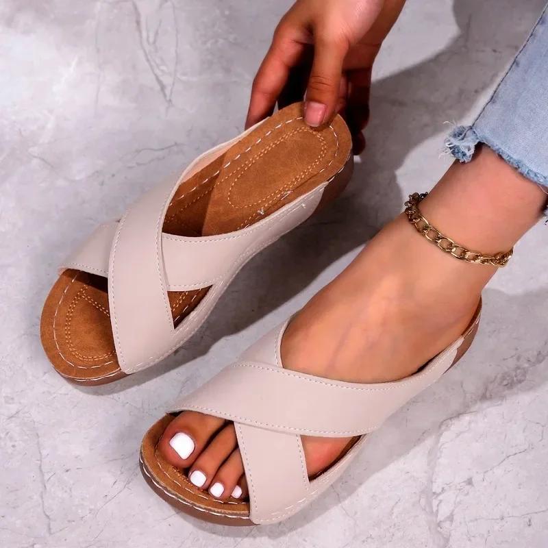 Модные женские туфли на танкетке Летние женские туфли Черные Большие размеры 42 Внешние женские тапочки на плоской подошве