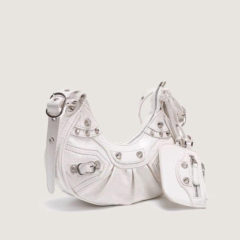 Locomotive bag, rivet tassel bag, pleated bag, punk style, underarm bag, fashion and high-end shoulder women's bag.