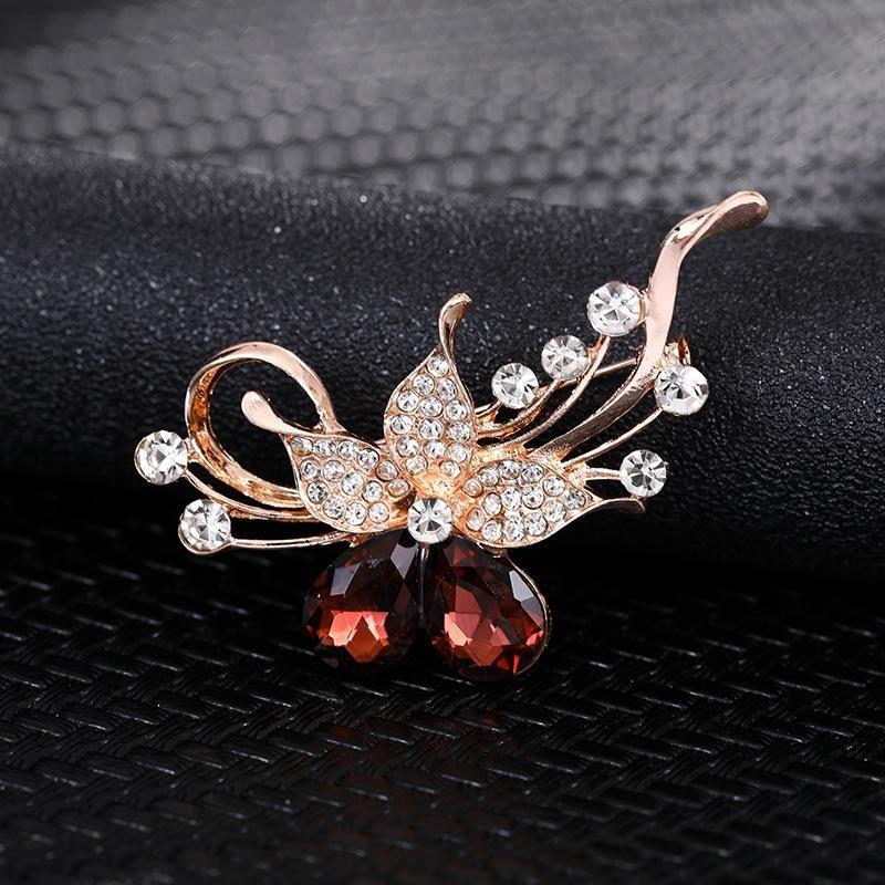 Brooch High-End Sense Niche High-End Women'S Silk Scarf Buckle Alloy Corsage Small Fragrant Wind Pearl Rhinestone High-End