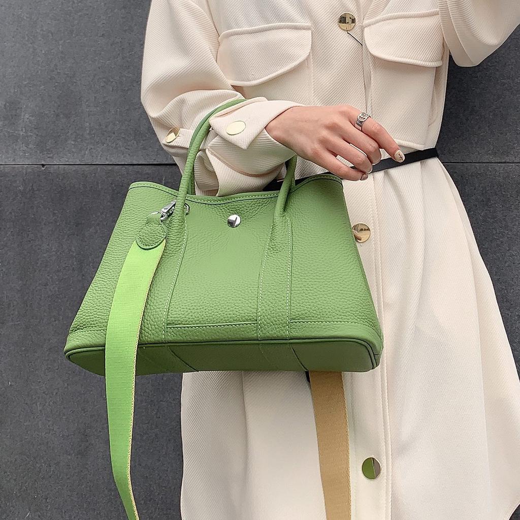 Женская сумка 2025 новая из натуральной коровьей кожи садовая сумка фабрика-источник наплечная сумка-мессенджер большая вместительная портативная сумка-тоут