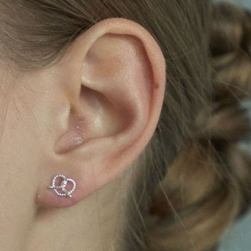 aora BASIC PRETZEL STUD EARRING #0014