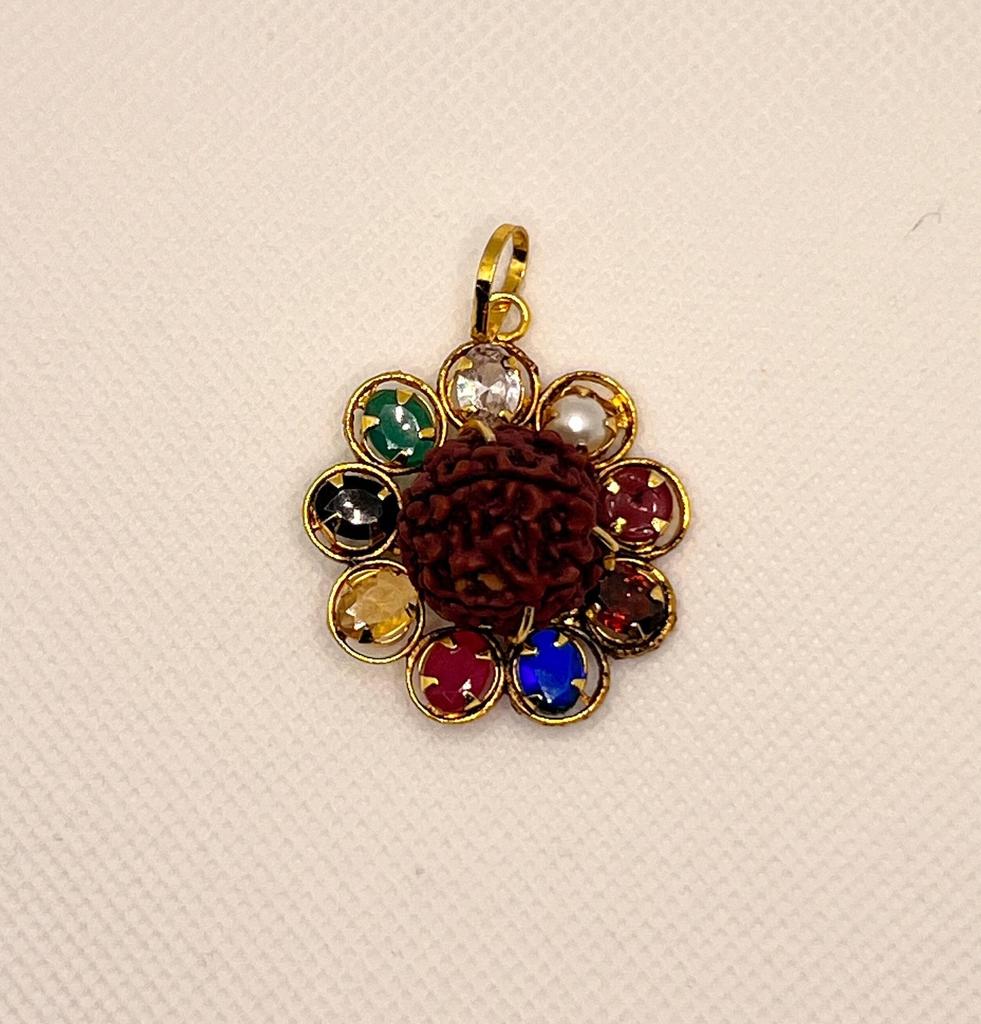 Рудракша Навратна Кулон с Девятью Драгоценными Камнями, Подвеска-Ожерелье Духовной Силы, Идеально подходит для Медитации и Исцеления, Идеально подходит для Повседневной Носки