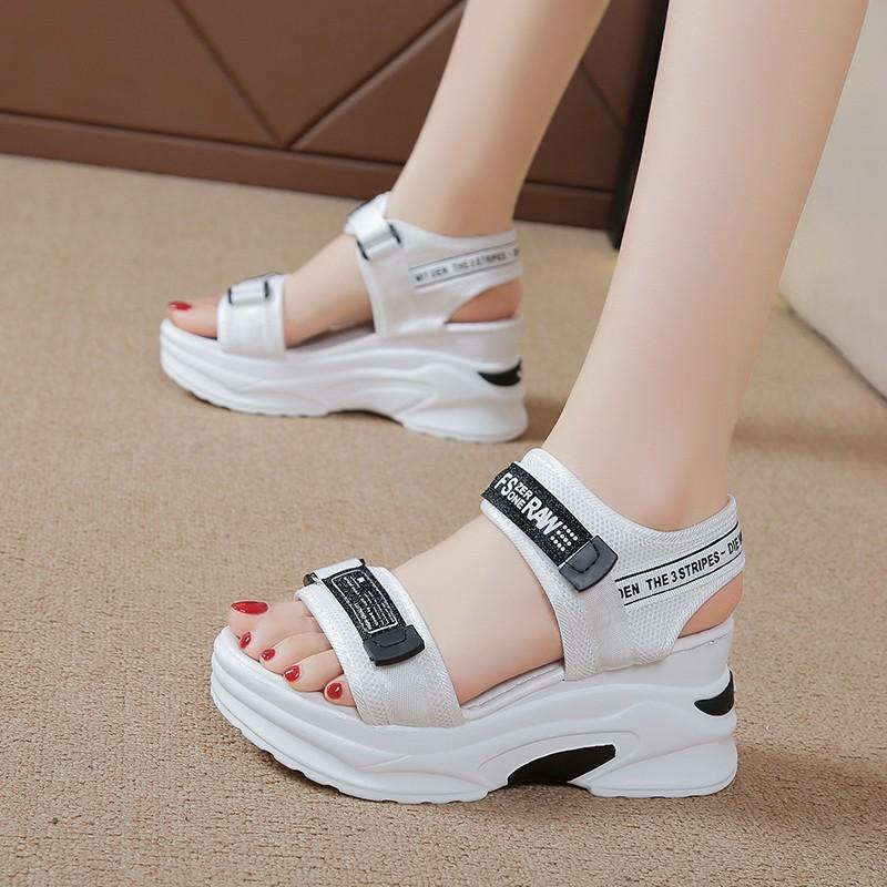 2025 лето новый однословный водонепроницаемый стол на липучке нескользящие модные универсальные сандалии женские сандалии на платформе женские