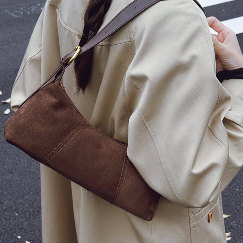 Французский зарубежный стиль персонализированная сумка под мышкой женская 2025 осень большая вместимость повседневная простая высокая ценность сумка через плечо женская