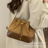 Матовая ретро маленькая сумка женская осень-зима 2025 новая трендовая сумка-мессенджер в этом году популярная плечевая сумка-подмышка сумка-ведро
