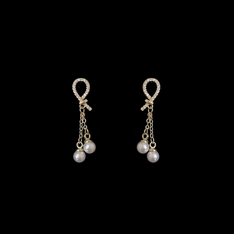 Design Sense Zircon Metal Pearl Fringed Stud Earrings Women Light Luxury Elegant Personality Simple Fashion Temperament Earrings