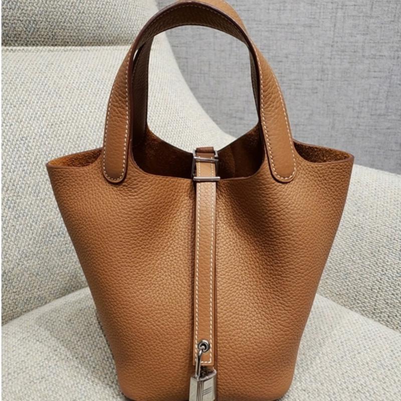 2025 Minimalist Veggie Basket Bag: Lychee Grain Cowhide, Fashionable & Spacious Handbag