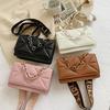 Новейшая сумка через плечо на широком ремне, однотонная, квадратная, crossbody, для женщин, модный дизайн, сумки, цепочка, женская, через плечо