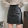 Черная узкая юбка А-силуэта из искусственной кожи: Женская осенне-зимняя короткая юбка с запахом на бедрах
