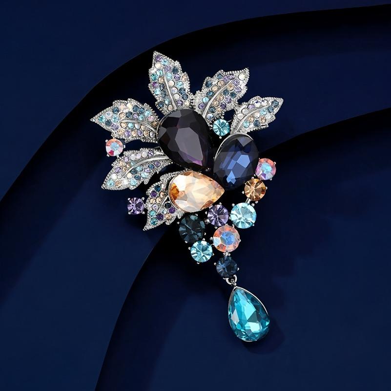 Light Luxury and Dazzling Leaf Brooch, Exquisite and Fashionable Leaf Brooch, Niche Design Sense Brooch