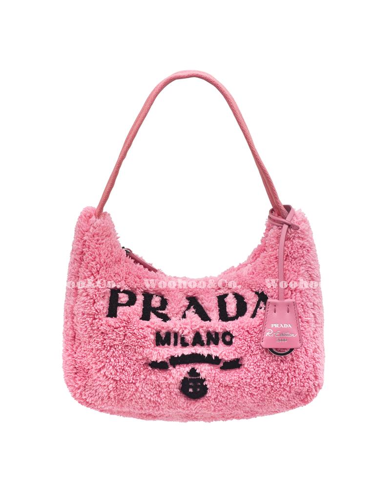 Prada Переиздание 2000 Вышитый логотип и эмалированный треугольный логотип Мягкая махровая ткань Сумка-хобо Женские сумки Розовый 1NE515_2DXO_F046J