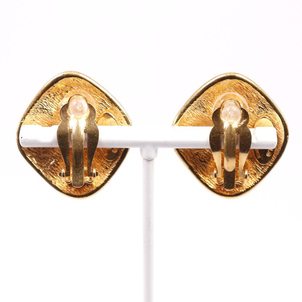 CHANEL Rhombus Earring Matelasse vintage Plated Gold 15.2g Women Used