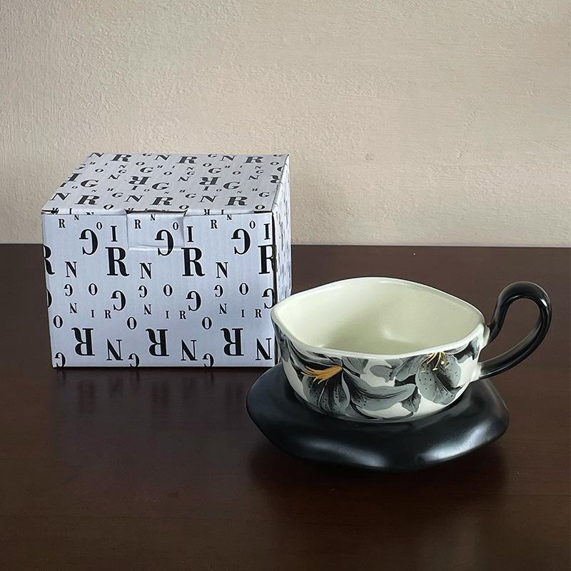 Нишевый дизайн, керамическая чашка и блюдце, набор, кружка для дома и офиса, средневековая кофейная чашка, ощущение легкой роскоши и высокого класса
