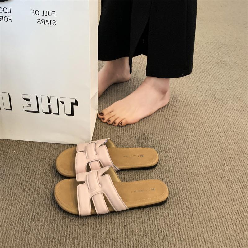 Fashion Beach Sandals Are Versatile and Popular Outside, and Boken Temperament Is Trendy with Flat-bottomed Slippers for Women In the Summer of 2025