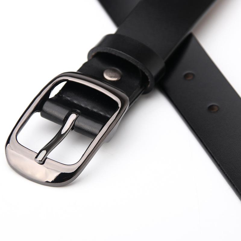 Женский ремень из натуральной кожи изготовлен полностью из коровьей кожи, что создает простой и универсальный женский ремень.