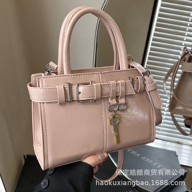 Высококлассная маленькая сумка женская 2025 новая осенне-зимняя ретро универсальная сумка-мессенджер модная портативная рабочая маленькая сумка