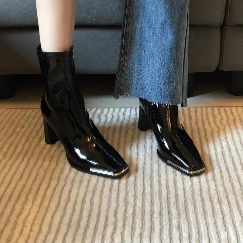 Универсальные осенне-зимние новые полусапоги, визуально стройнящие, лакированные ботильоны, женский высокий каблук, блочный каблук