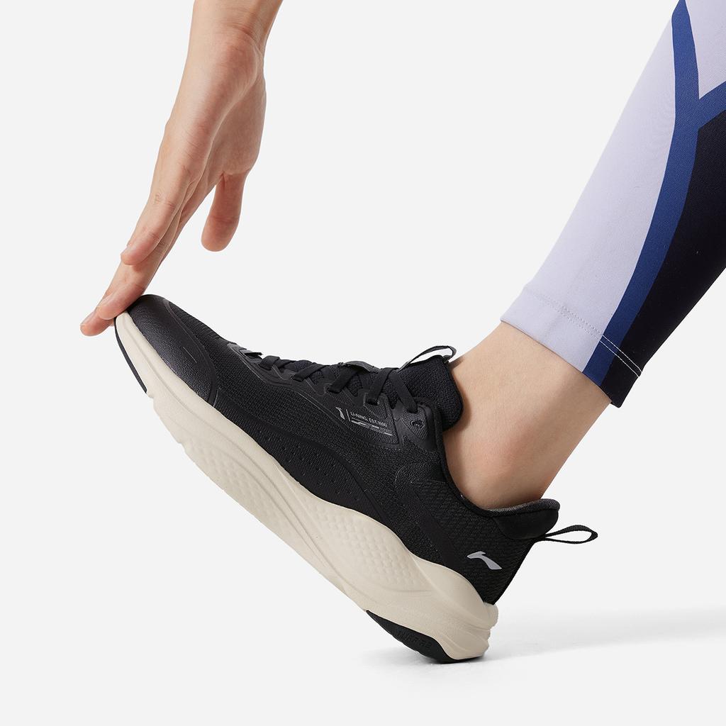 Li Ning Flow Cloud Fashion Trend Простые нескользящие износостойкие повседневные кроссовки с низким верхом для бега Женские кроссовки черного цвета AGLU090-4