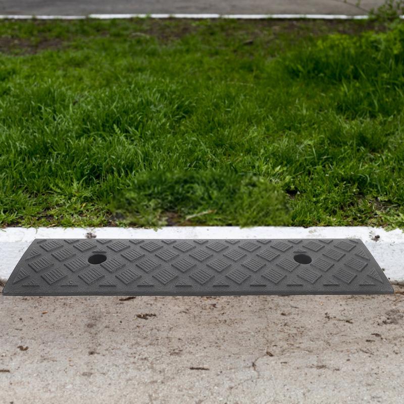 2Pcs/Pack 500*130*30mm Sidewalk Threshold Driveway Plastic PE Portable Car Loading Dock Textured Surface Curb Ramp