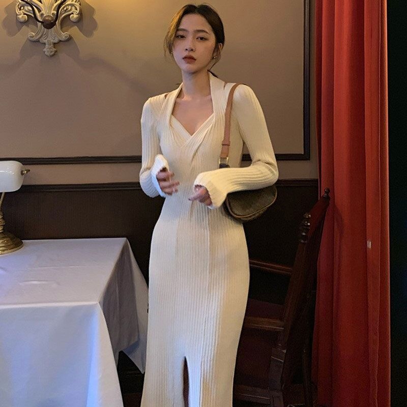 С пальто, маленькое черное платье, базовый темперамент, черное облегающее трикотажное платье с V-образным вырезом, осень и зима женское